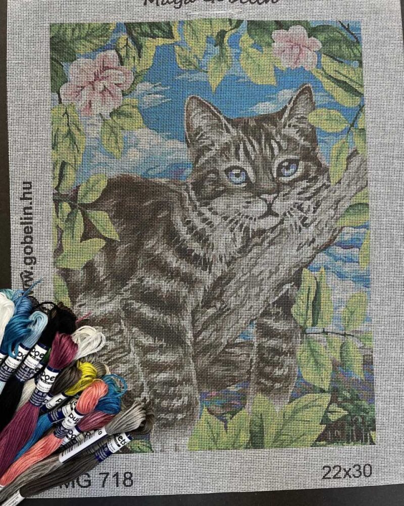 cica a fán (mg 718 a) kivarrható gobelin normál alapon 22x30 cm